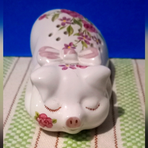 Vintage Avon Beautiful Piggie Fragrance bead air freshener - Picture 1 of 4